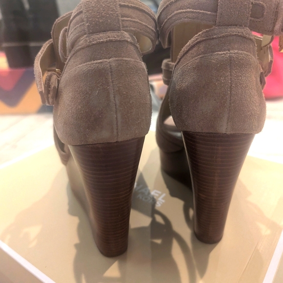 Michael Kors Blaze Wedge - Picture 3 of 4